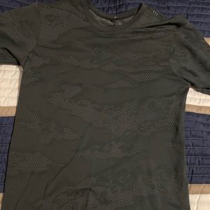 Lululemon short sleeve shirt